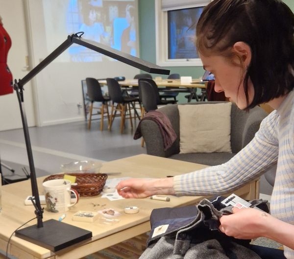 I Stuen kan du både hygge og forberede dit projekt